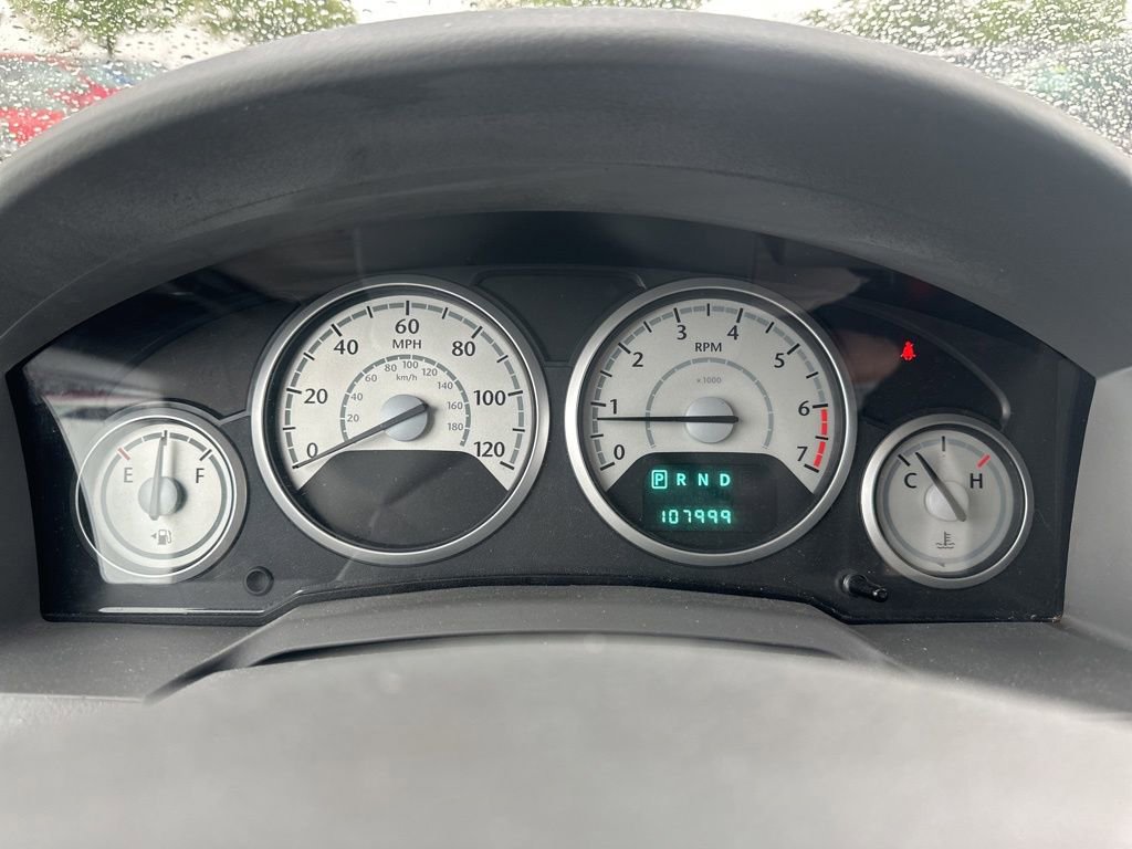 Used 2010 Chrysler Town & Country LX FWD image 27