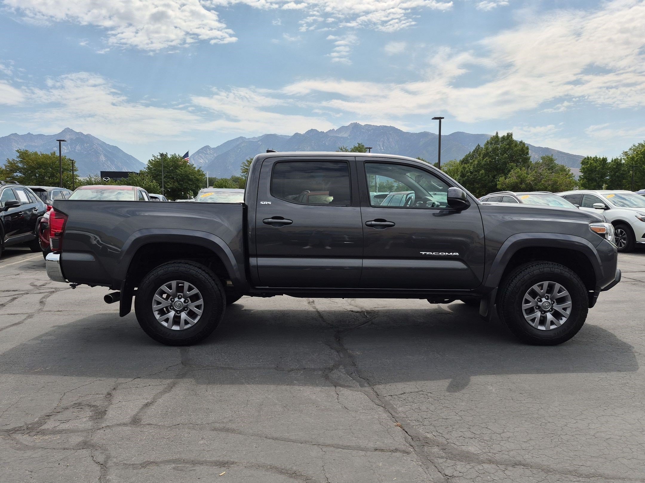 Used 2019 Toyota Tacoma SR5 AWD/4WD image 2