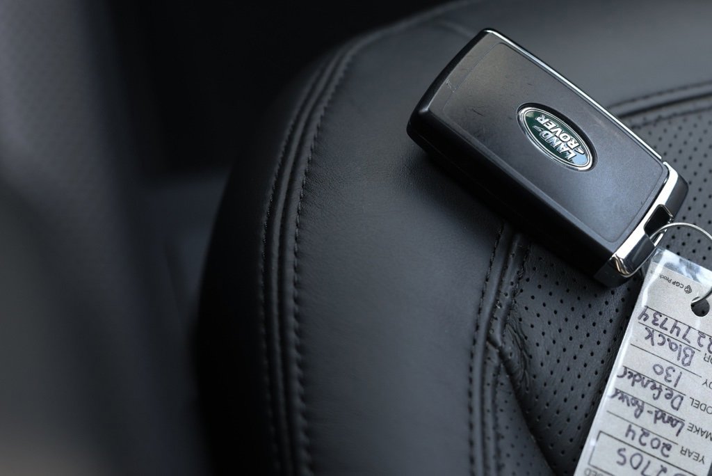 Used 2024 Land Rover Defender 130 V8 image 30