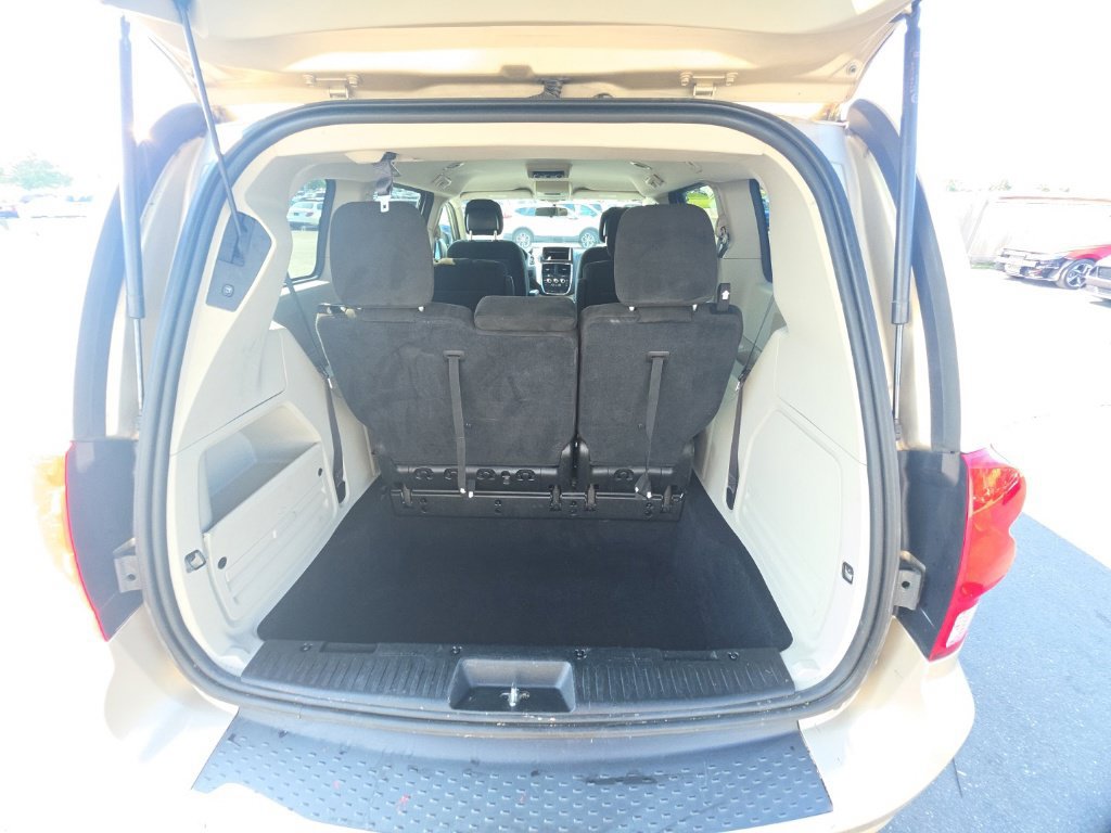 Used 2015 Dodge Grand Caravan SXT w/ Rear Park Assist Package FWD image 26