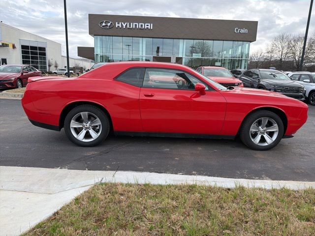 Used 2022 Dodge Challenger SXT image 8