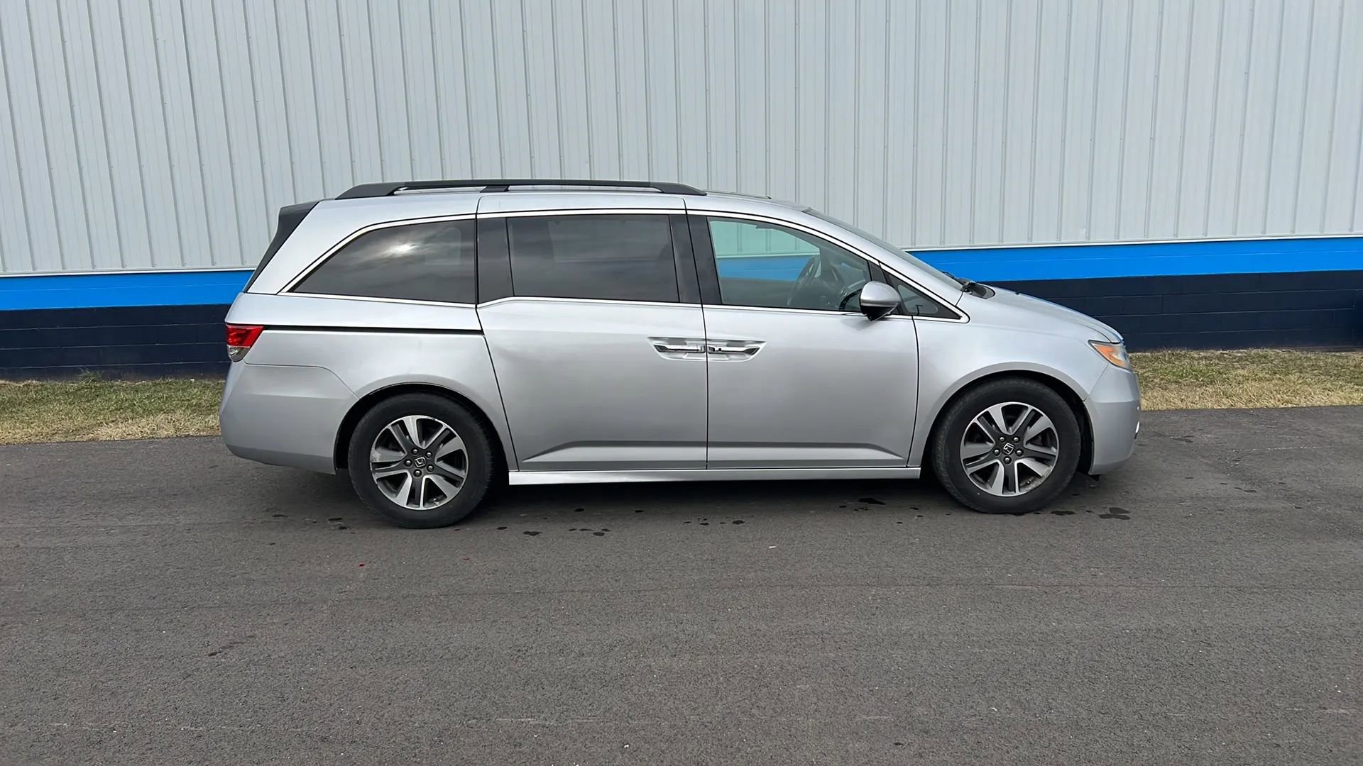 Used 2015 Honda Odyssey Touring image 4