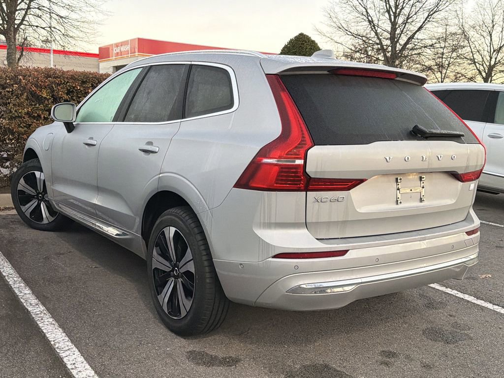 Used 2023 Volvo XC60 T8 Plus image 6