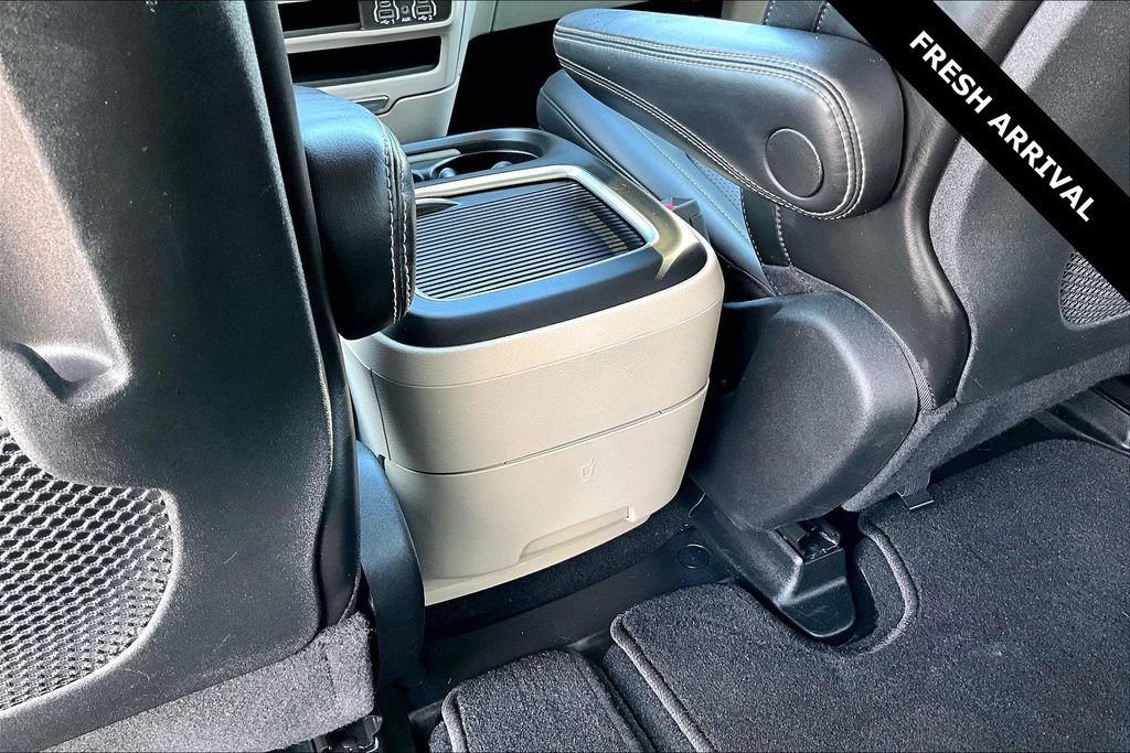 Used 2024 Chrysler Pacifica Touring-L image 10