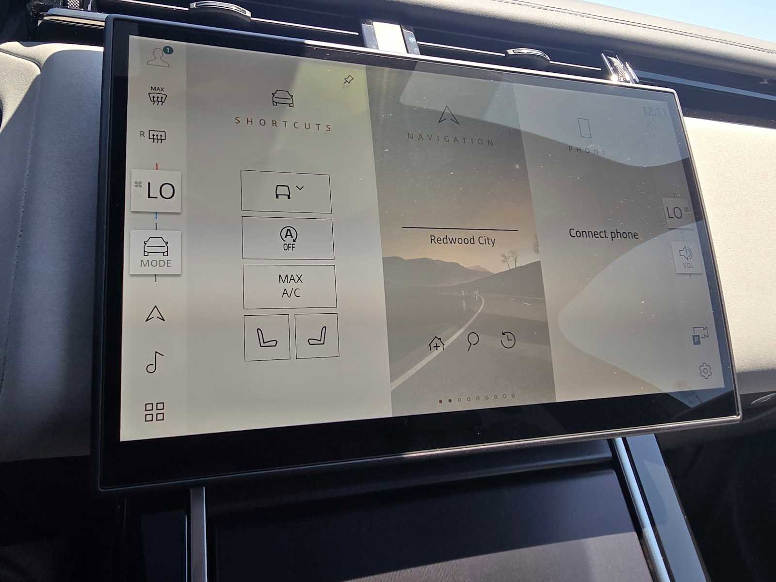 Certified 2026 Land Rover Range Rover Velar Dynamic SE image 28