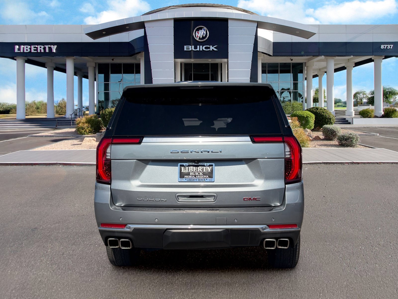 Used 2025 GMC Yukon XL Denali RWD image 5