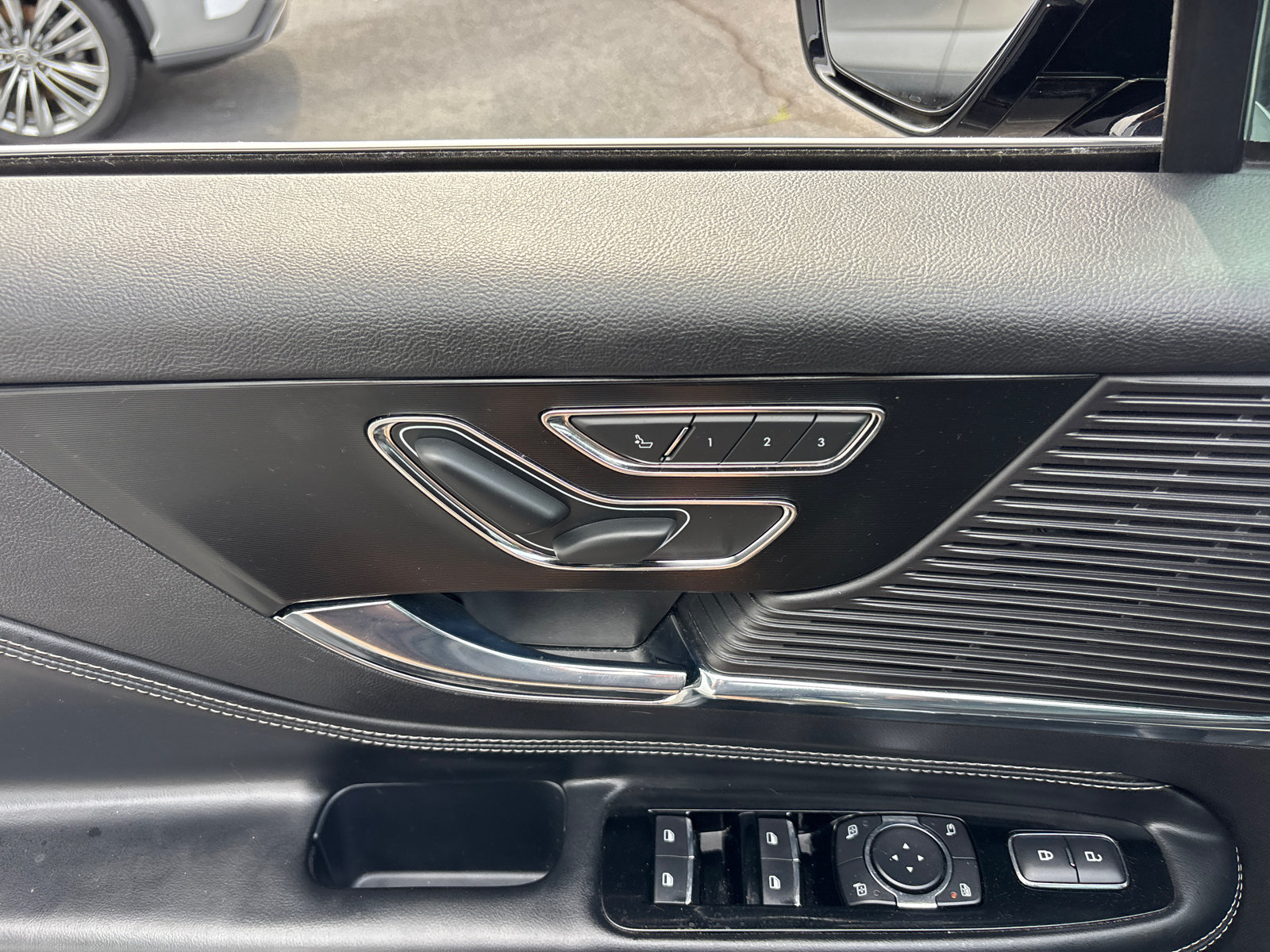 Certified 2022 Lincoln Corsair AWD w/ Premium Package image 12