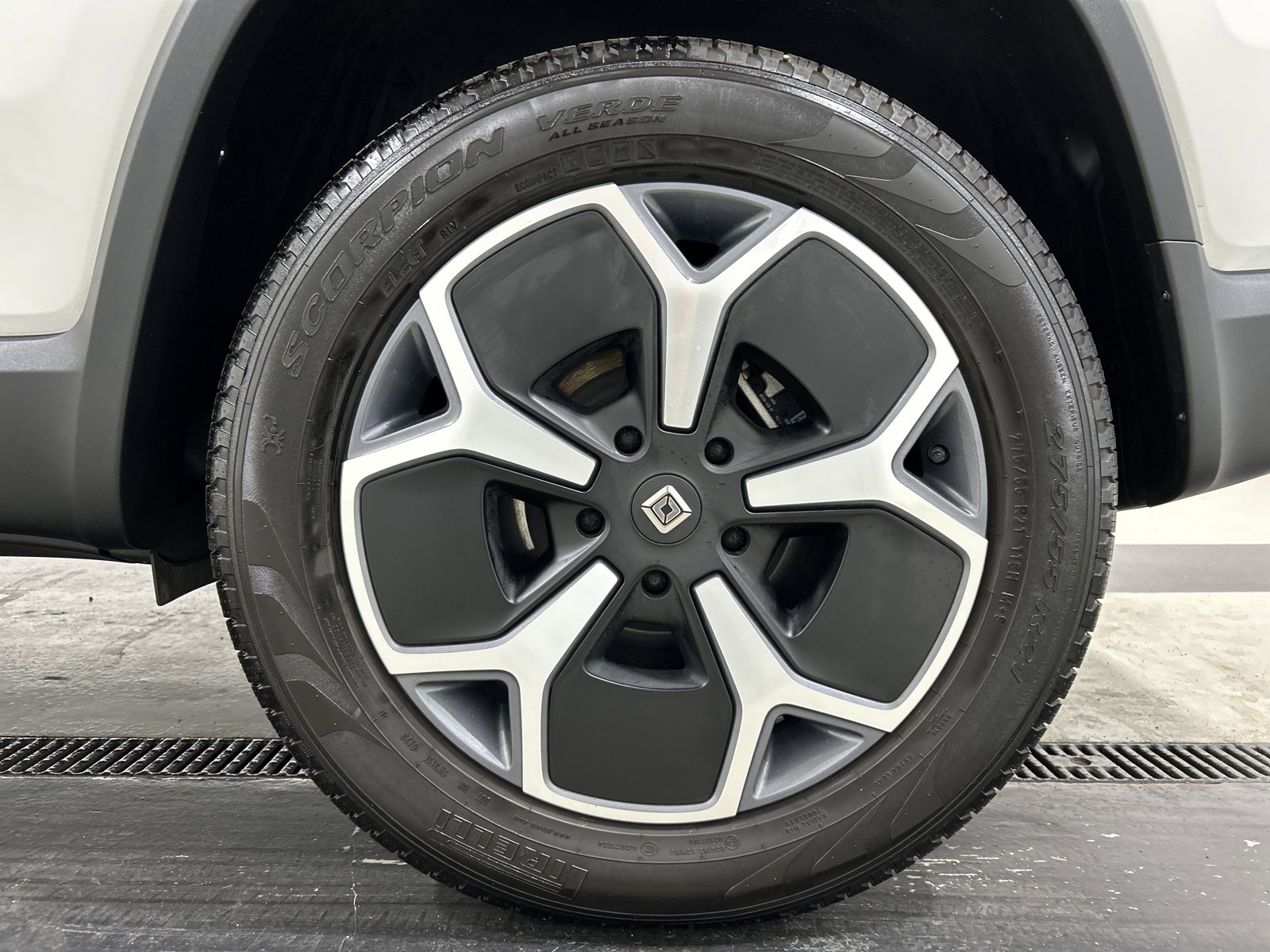 Used 2024 Rivian R1S Adventure image 10