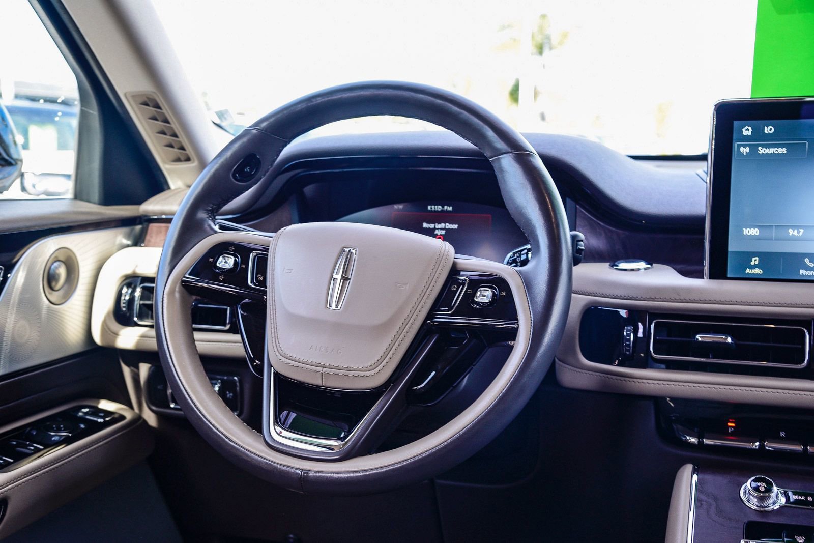 Used 2023 Lincoln Aviator Reserve w/ Equipment Group 201A image 15