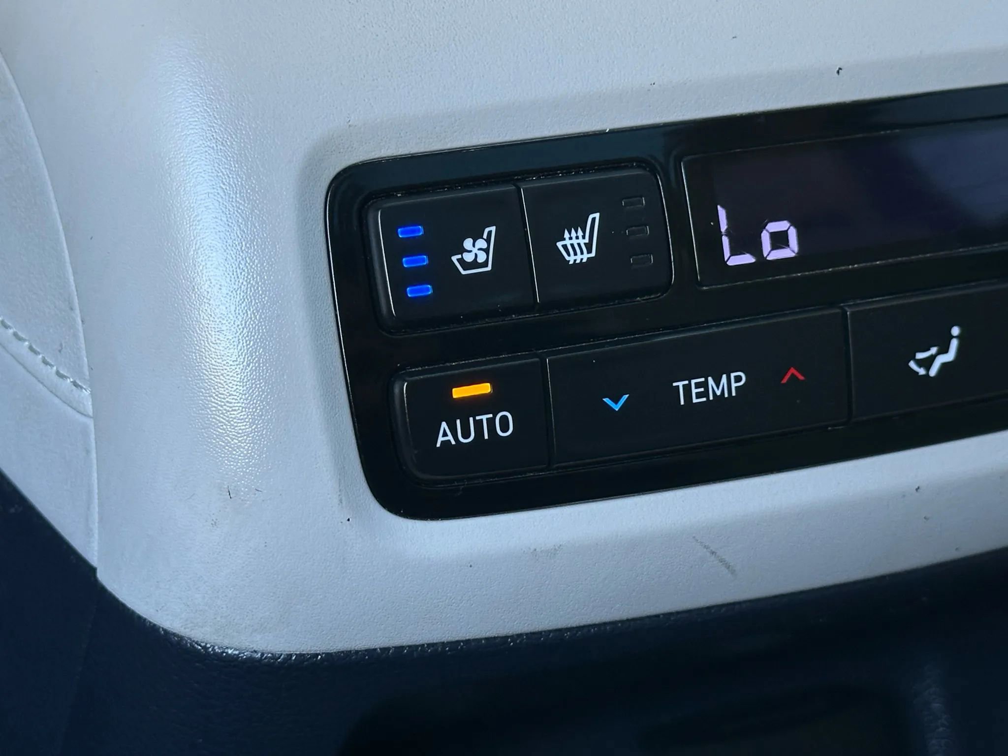 Used 2021 Hyundai Palisade Calligraphy image 30