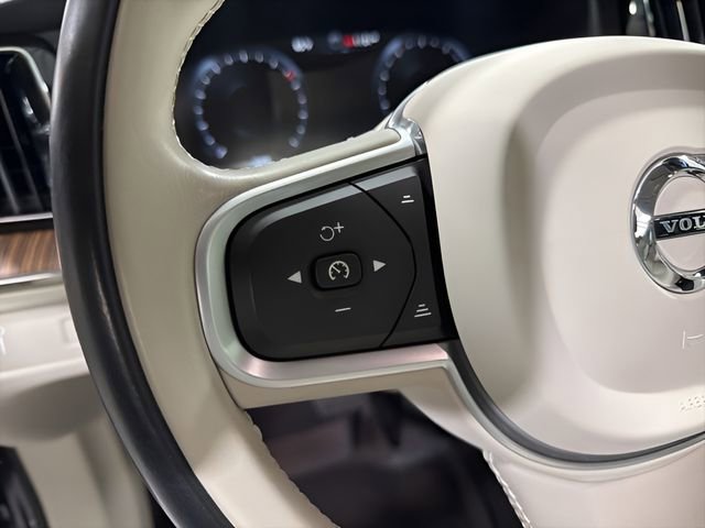 Used 2021 Volvo XC60 T5 Momentum w/ Premium Package image 16