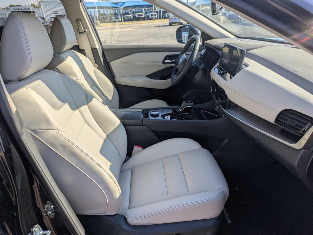 Used 2026 Nissan Rogue SL AWD/4WD image 32