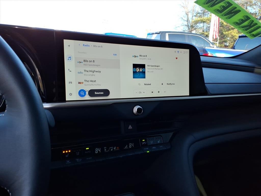 Used 2025 Toyota Crown Signia image 10