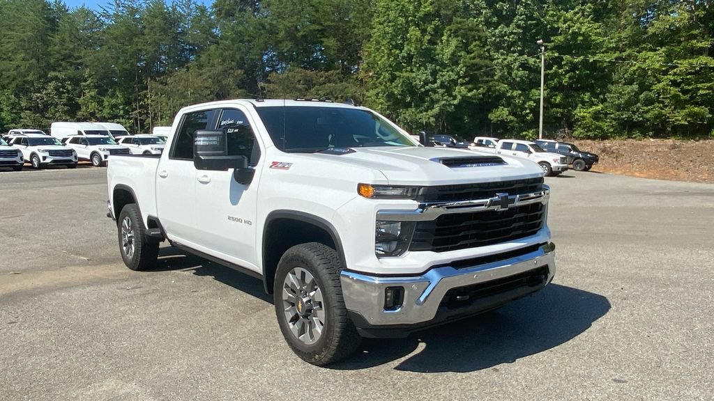 Used 2026 Chevrolet Silverado 2500 LT w/ All Star Edition AWD/4WD image 3