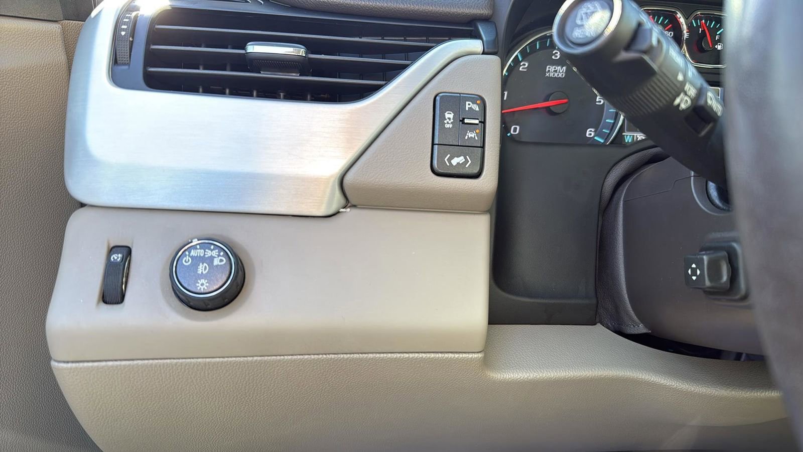 Used 2019 GMC Yukon SLT w/ Open Road Package image 18