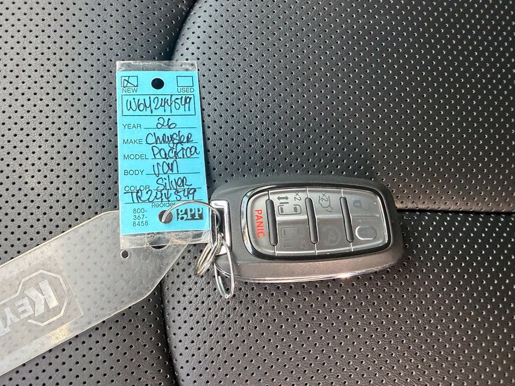 New 2026 Chrysler Pacifica Limited w/ Uconnect Theater Family Group FWD image 41