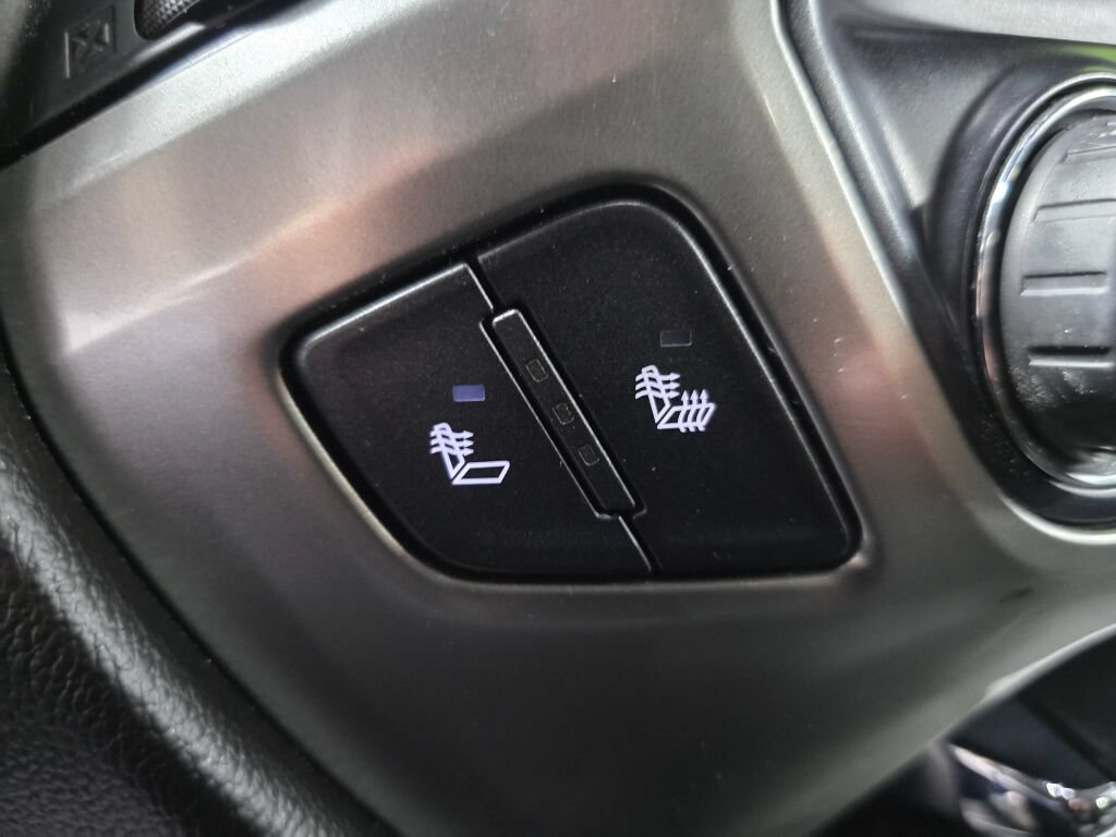 Used 2018 Chevrolet Silverado 1500 LT w/ All Star Edition AWD/4WD image 14