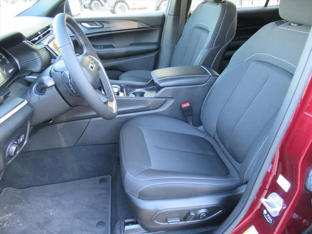 Used 2025 Jeep Grand Cherokee L Laredo w/ Luxury Tech Group I image 16