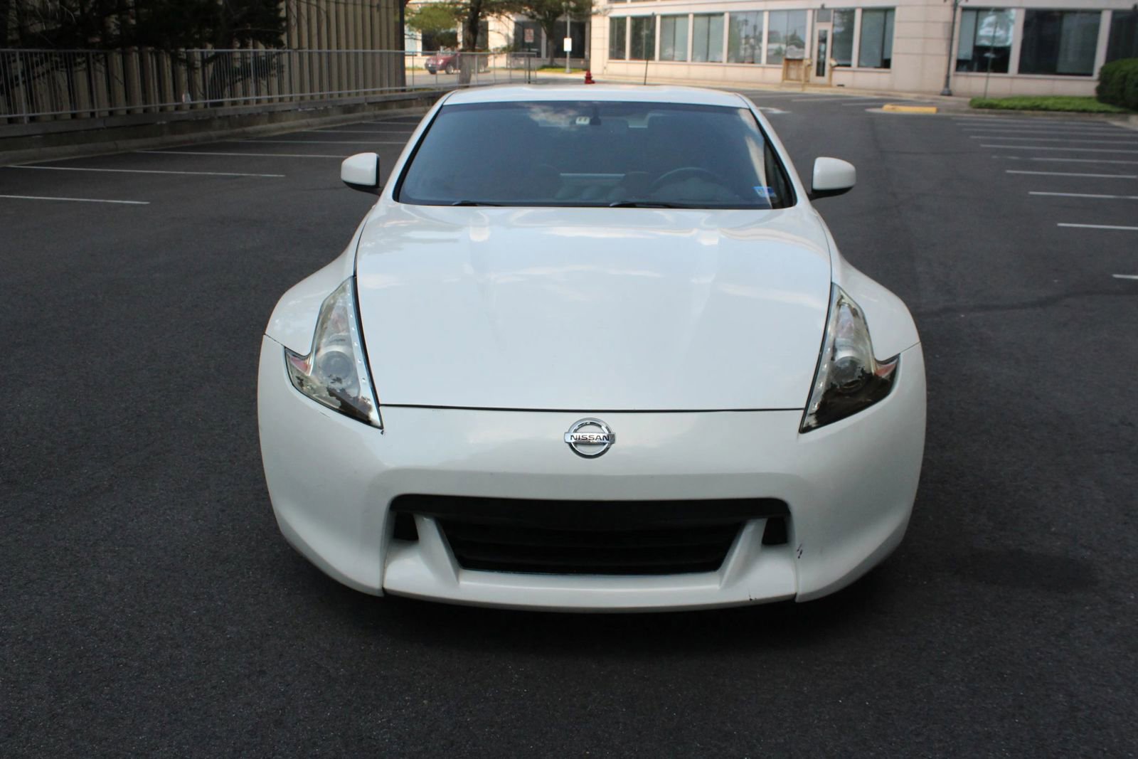 Used 2011 Nissan 370Z Coupe RWD image 3