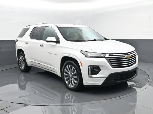 Used 2023 Chevrolet Traverse Premier AWD/4WD image 3