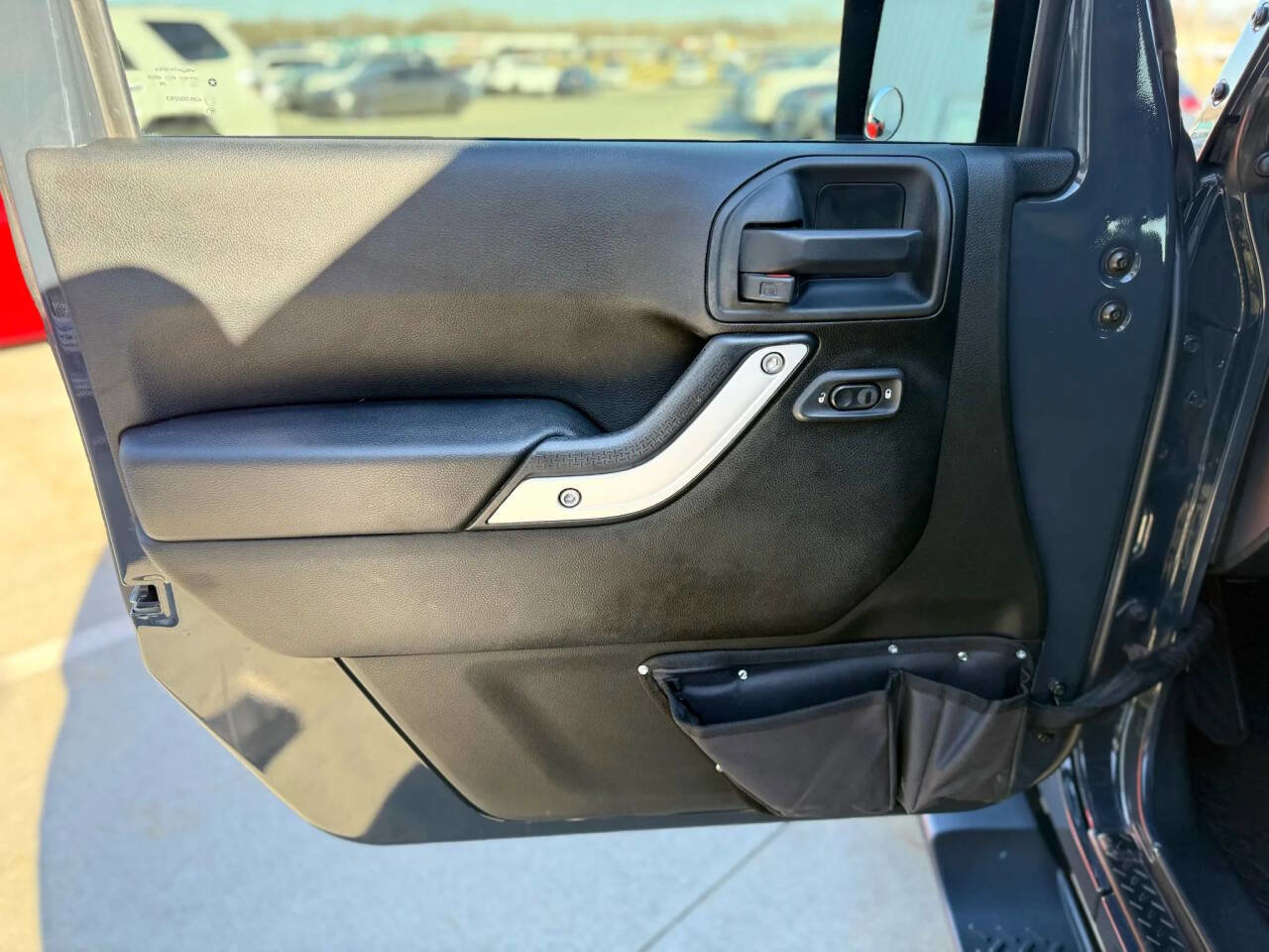 Used 2017 Jeep Wrangler Sahara w/ Connectivity Group image 13