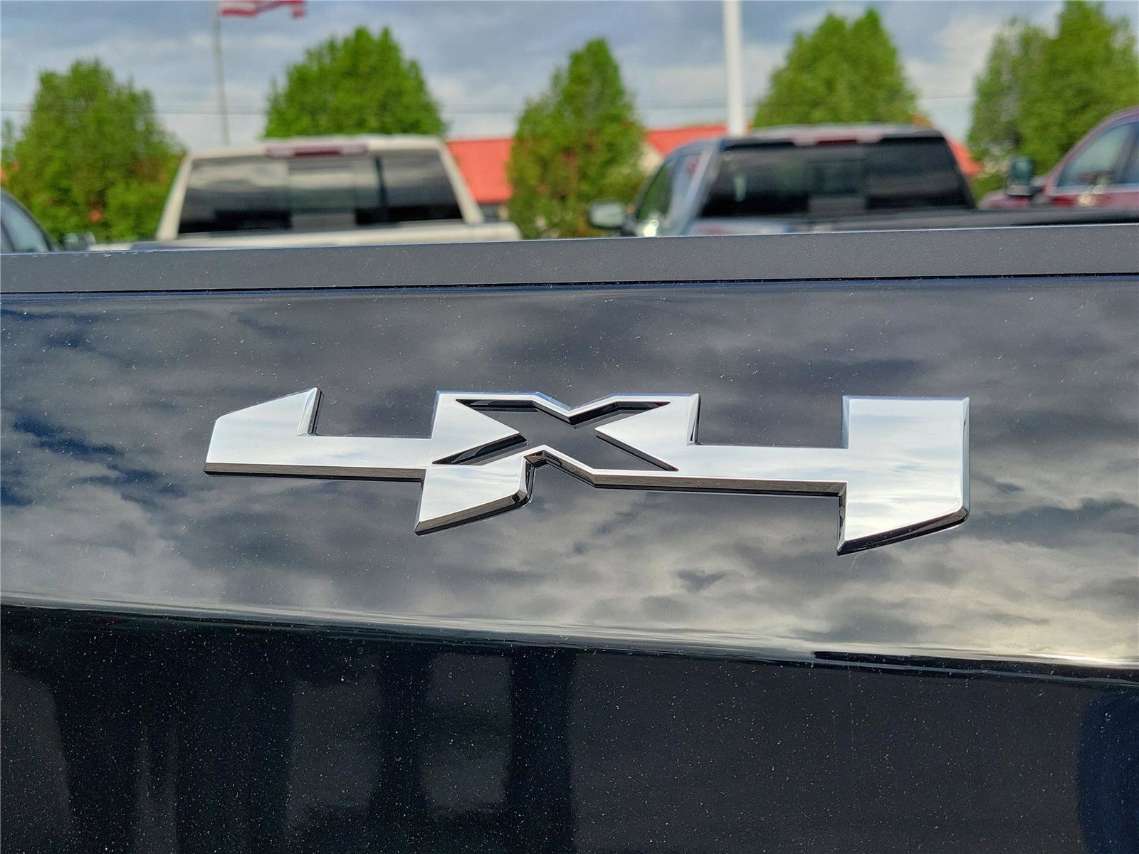 New 2026 GMC Sierra 1500 SLT w/ SLT Premium Package AWD/4WD image 7