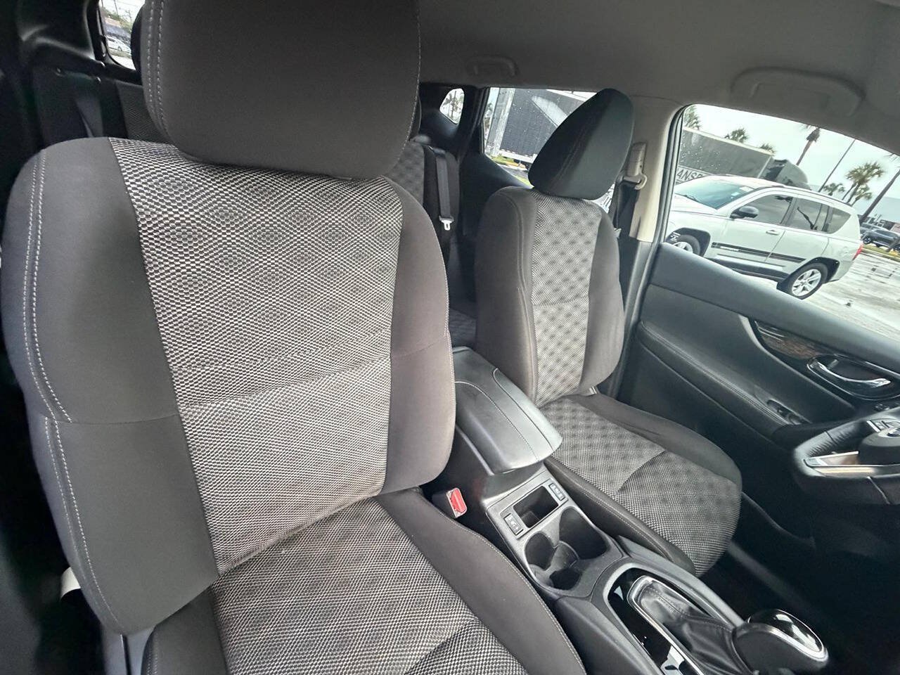 Used 2017 Nissan Rogue Sport SV w/ SV Premium Package FWD image 22