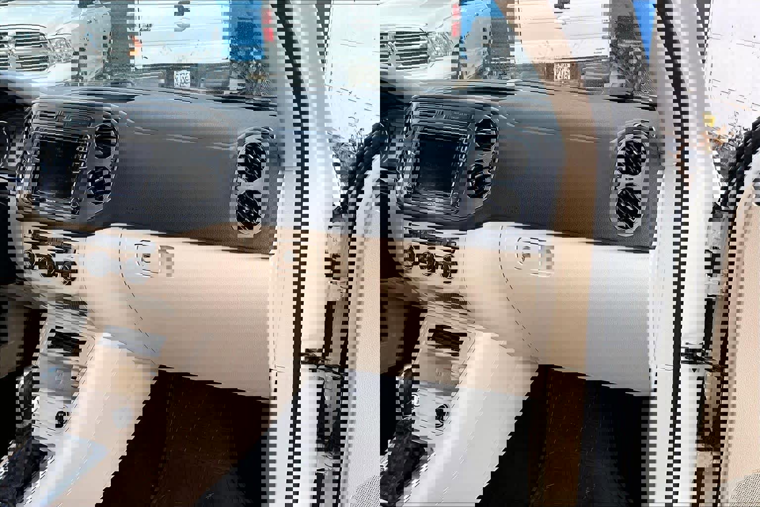 Used 2016 Volkswagen Tiguan SEL image 19