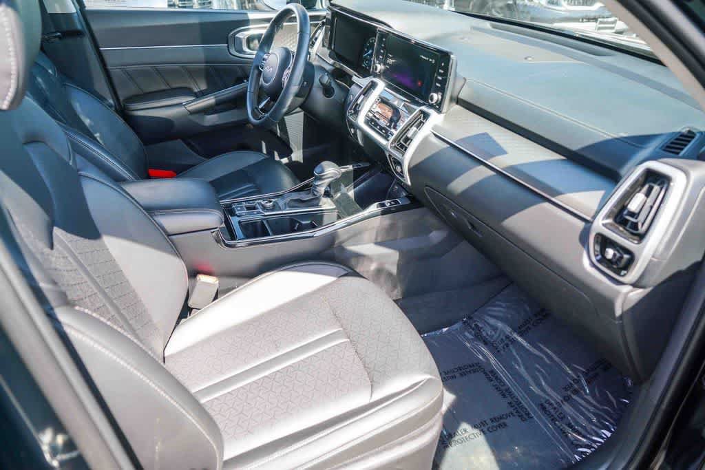 Certified 2023 Kia Sorento SX AWD/4WD image 15