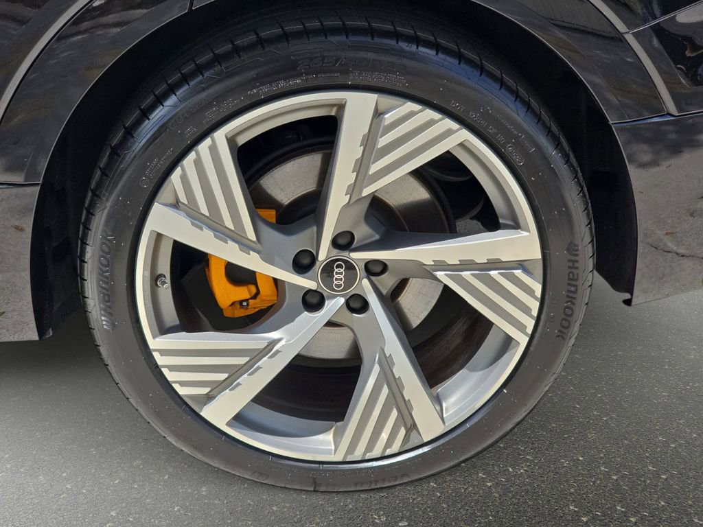 Used 2023 Audi e-tron Prestige w/ Prestige Package image 31
