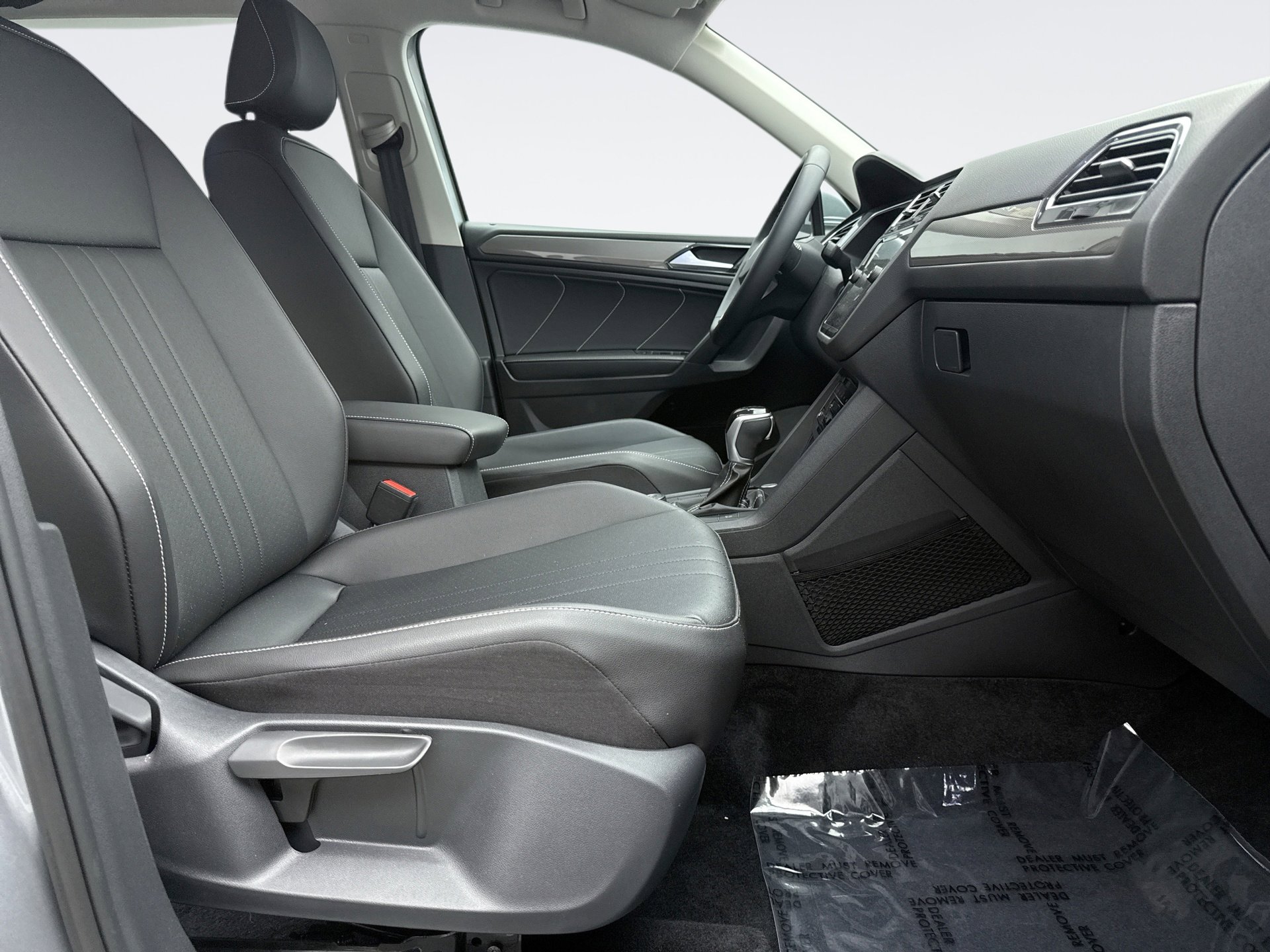Used 2022 Volkswagen Tiguan SE AWD/4WD image 17