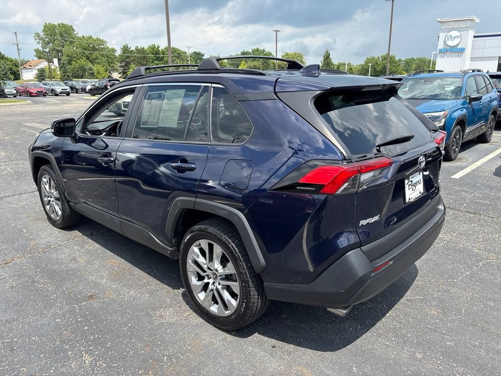 Used 2021 Toyota RAV4 XLE Premium FWD image 5