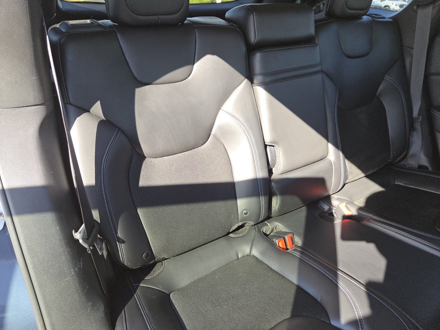 Used 2019 Jeep Cherokee Latitude Plus w/ Comfort/Convenience Group AWD/4WD image 22