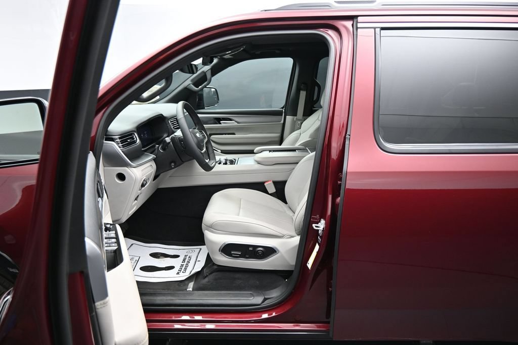 Used 2025 Jeep Wagoneer Series III w/ Premium Group I AWD/4WD image 9