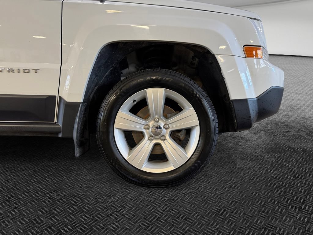 Used 2015 Jeep Patriot High Altitude AWD/4WD image 11