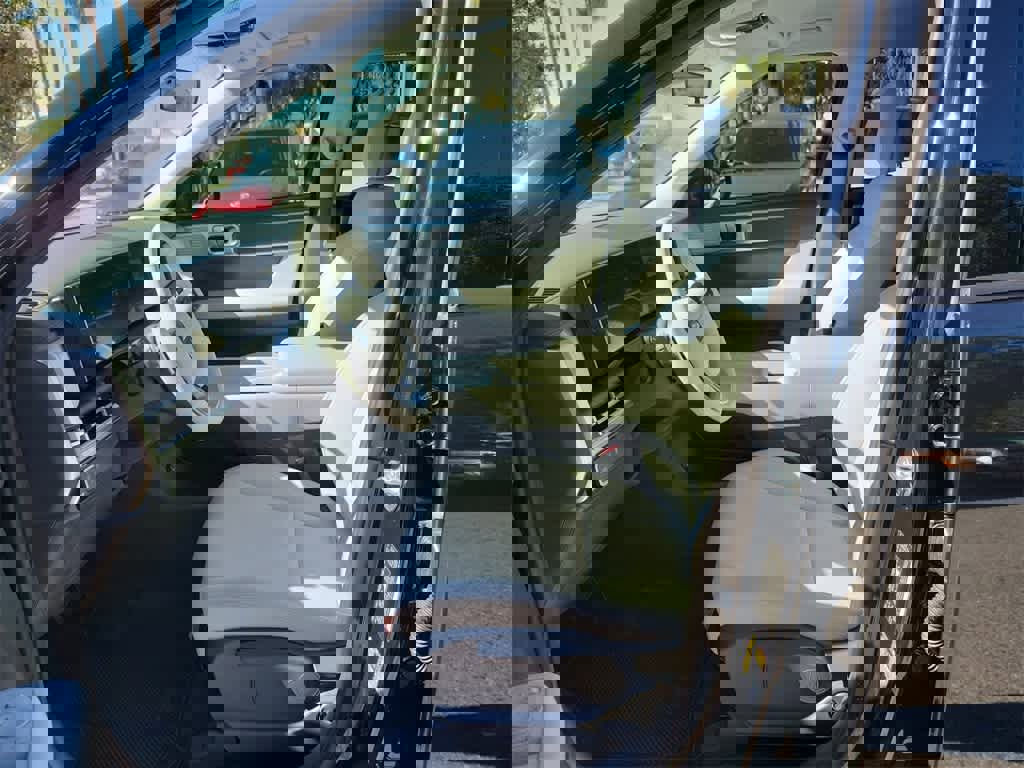 Used 2025 Hyundai Santa Fe SE w/ Tow & Go Package image 22