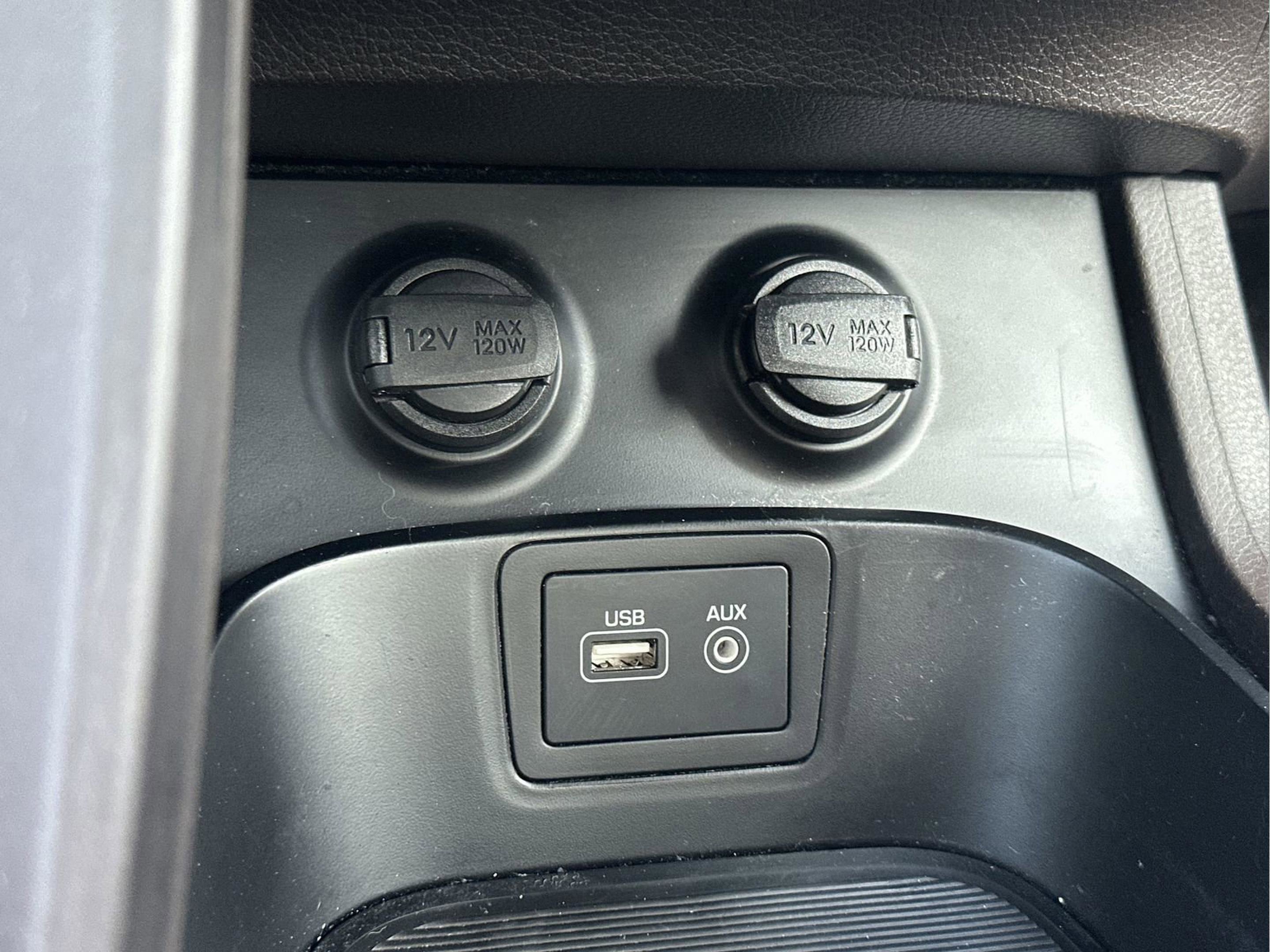 Used 2017 Hyundai Santa Fe Sport image 4