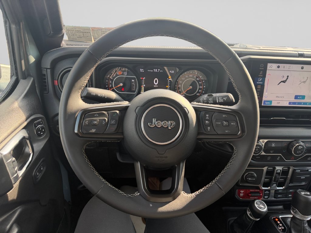 Used 2025 Jeep Wrangler Unlimited Rubicon AWD/4WD image 13