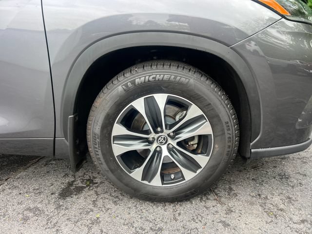 Used 2021 Toyota Highlander XLE AWD/4WD image 29