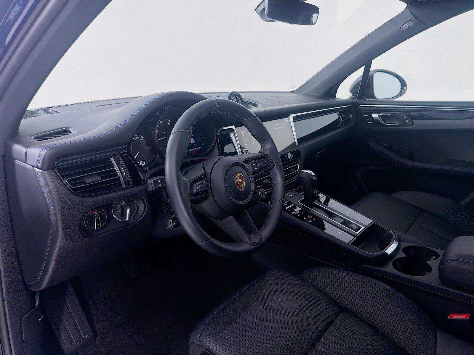 Certified 2026 Porsche Macan Turbo AWD/4WD image 4