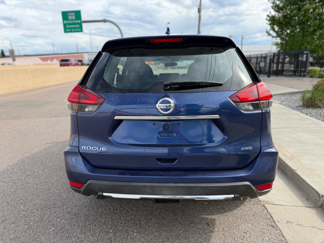 Used 2017 Nissan Rogue S AWD/4WD image 3