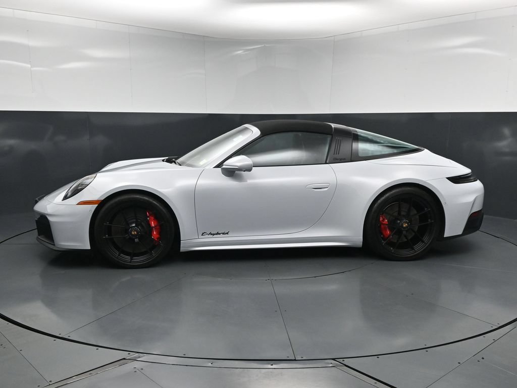 Certified 2025 Porsche 911 Targa 4 GTS AWD/4WD image 2