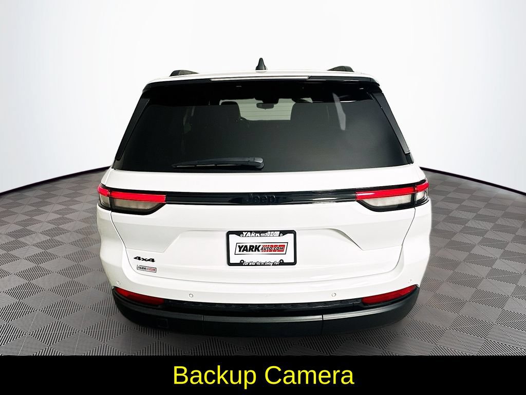 Used 2023 Jeep Grand Cherokee Altitude AWD/4WD image 9