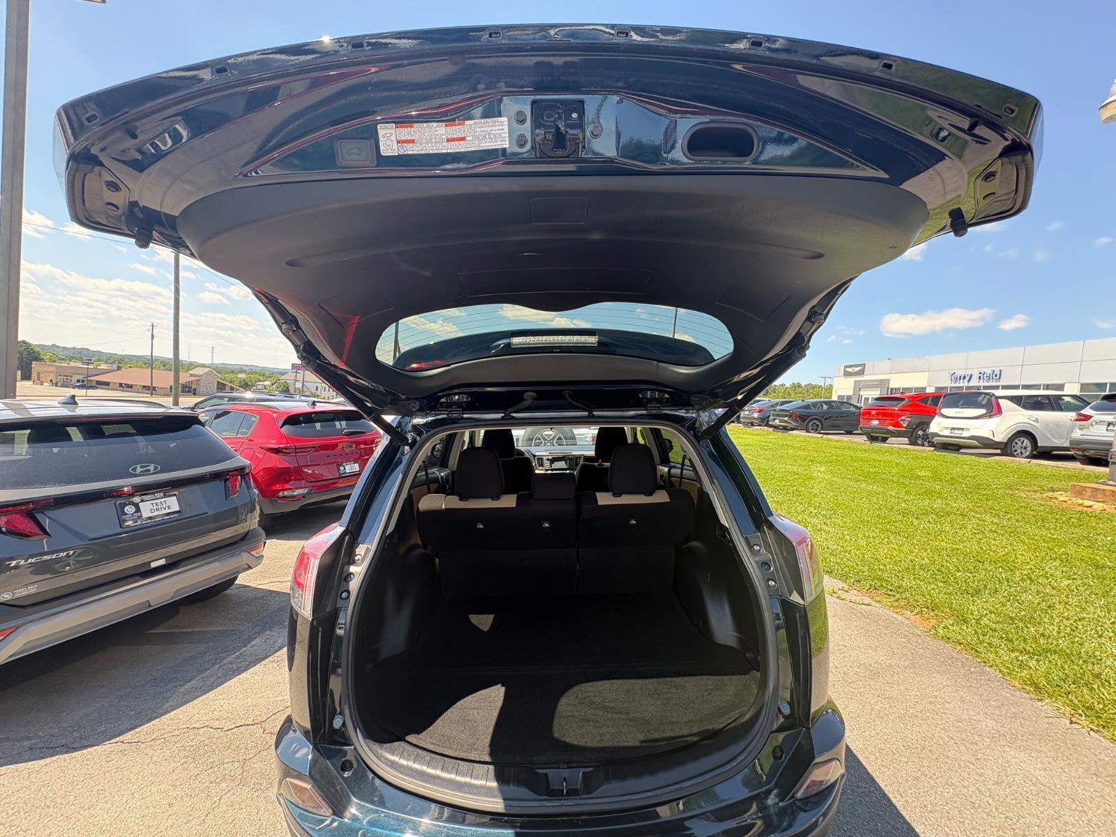 Used 2017 Toyota RAV4 XLE FWD image 7