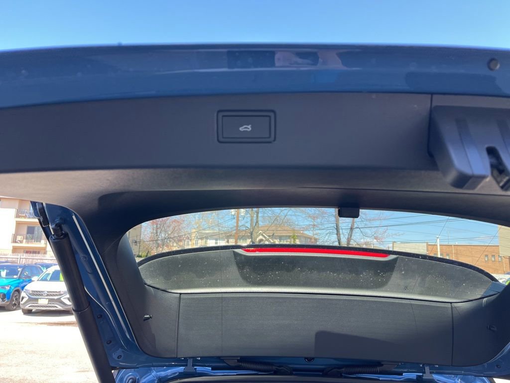 New 2026 Volkswagen Tiguan SE R-Line image 17