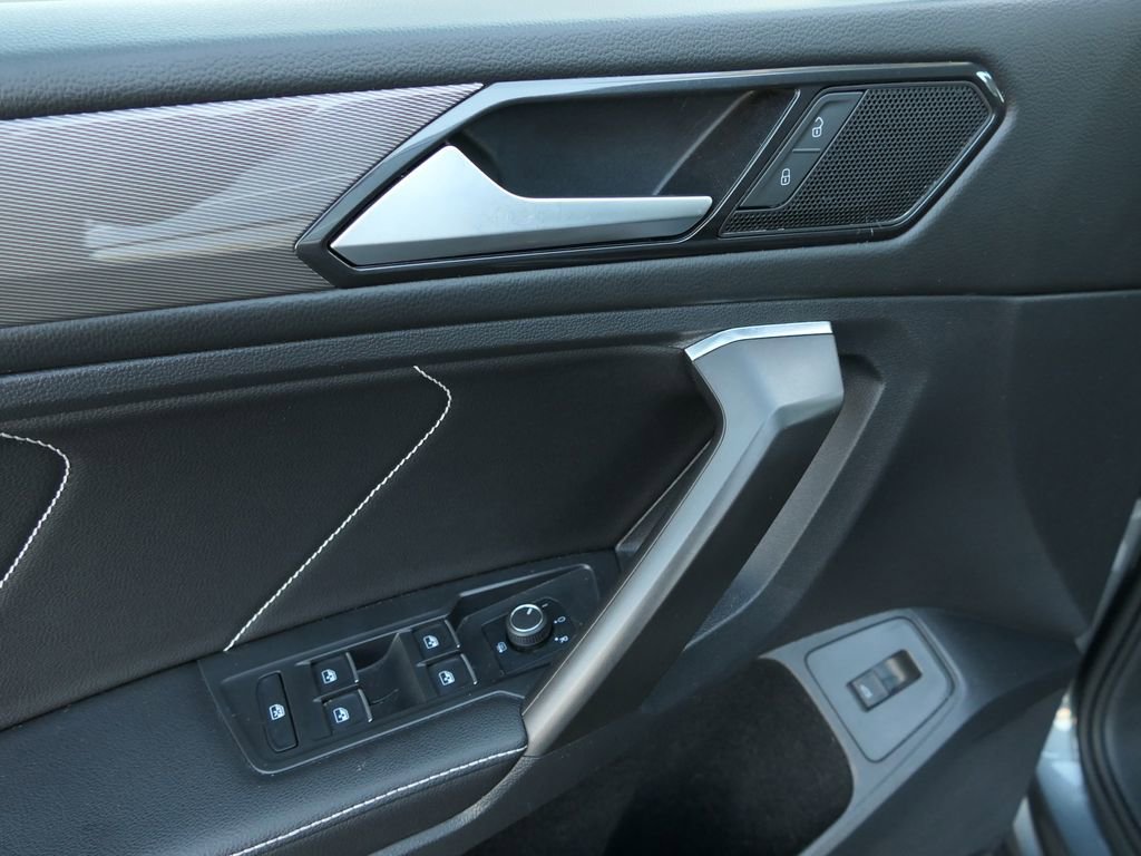 Used 2022 Volkswagen Tiguan SE image 14