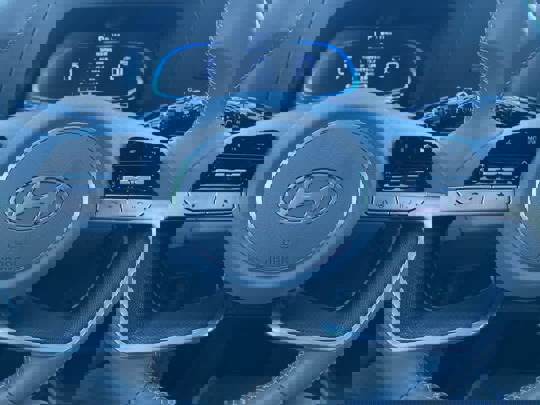 Used 2025 Hyundai Elantra Sport image 14