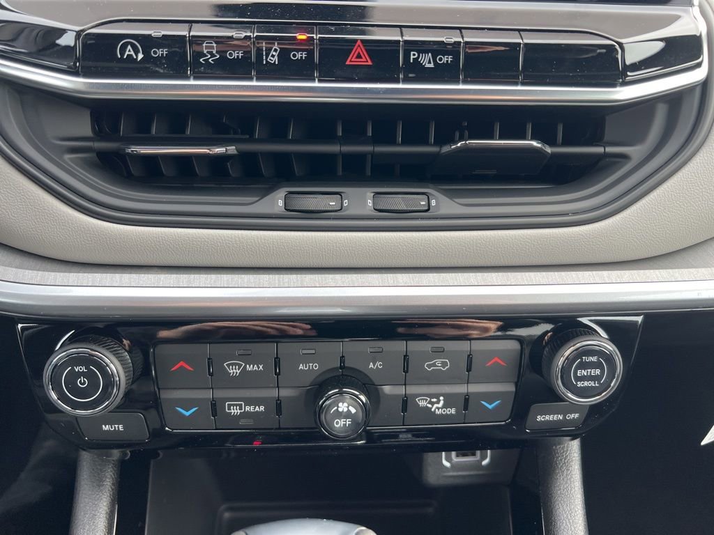 New 2026 Jeep Compass Limited image 30