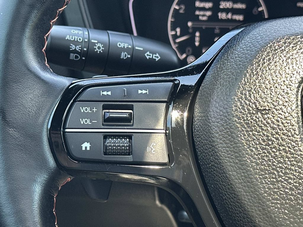 Used 2025 Honda Pilot TrailSport image 31
