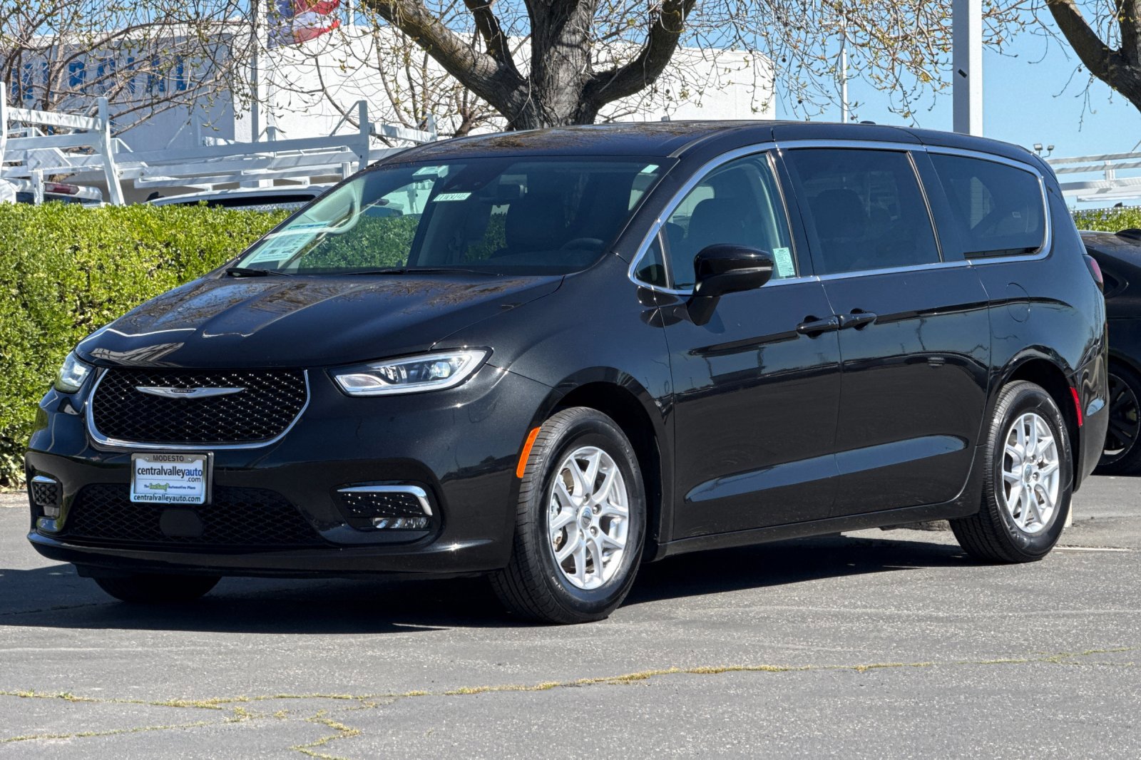 Certified 2023 Chrysler Pacifica Touring-L image 8